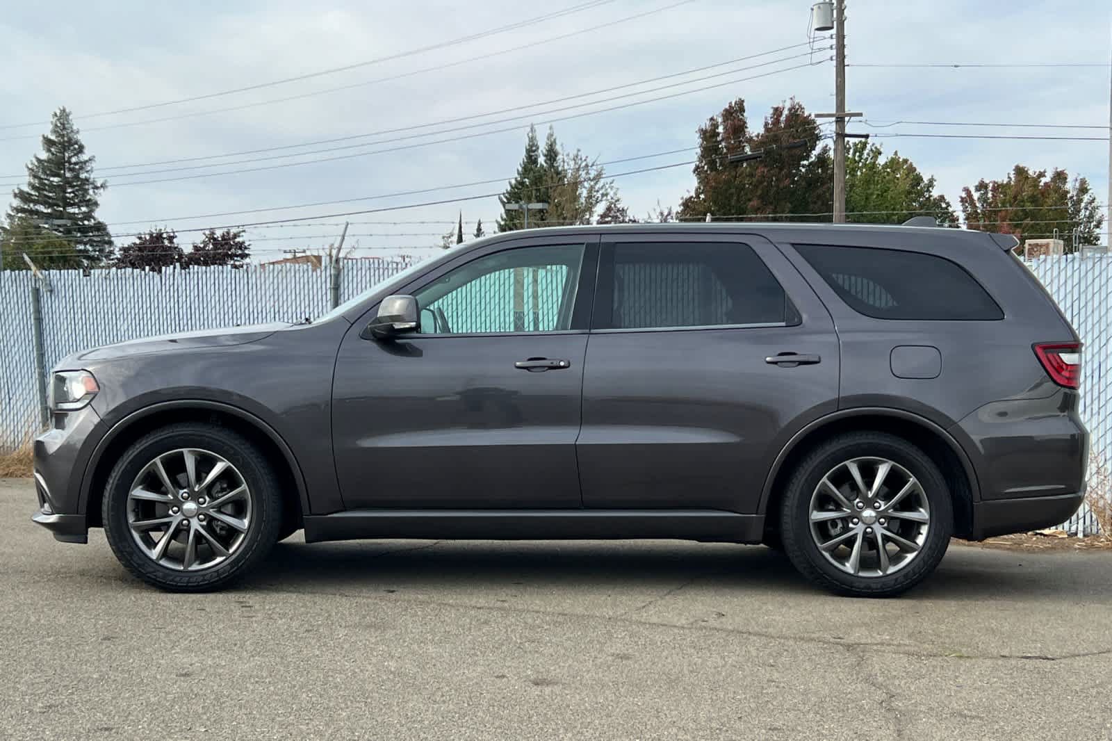 Used 2017 Dodge Durango GT w/ Nav & Power Liftgate Group RWD image 2