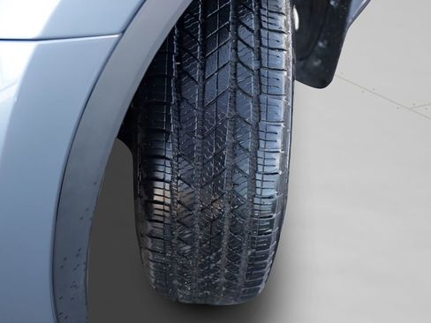 Used 2023 Toyota Highlander XLE image 4