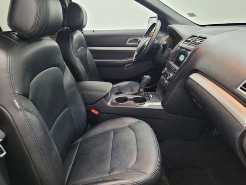 Used 2017 Ford Explorer XLT w/ Equipment Group 202A image 21