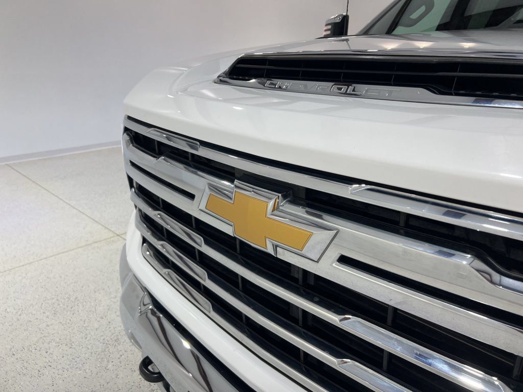 Used 2024 Chevrolet Silverado 2500 LTZ AWD/4WD image 28