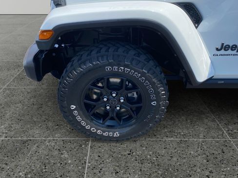 Used 2024 Jeep Gladiator Sport AWD/4WD image 14