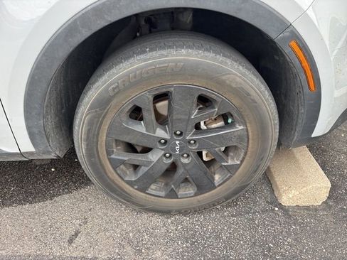 Used 2022 Kia Sorento S w/ Panoramic Sunroof Package image 14