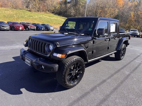 Used 2025 Jeep Gladiator Sport image 15