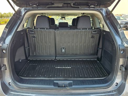 Used 2023 Toyota Highlander L image 14