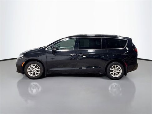 Used 2021 Chrysler Pacifica Touring-L w/ Uconnect Theater Family Group image 10