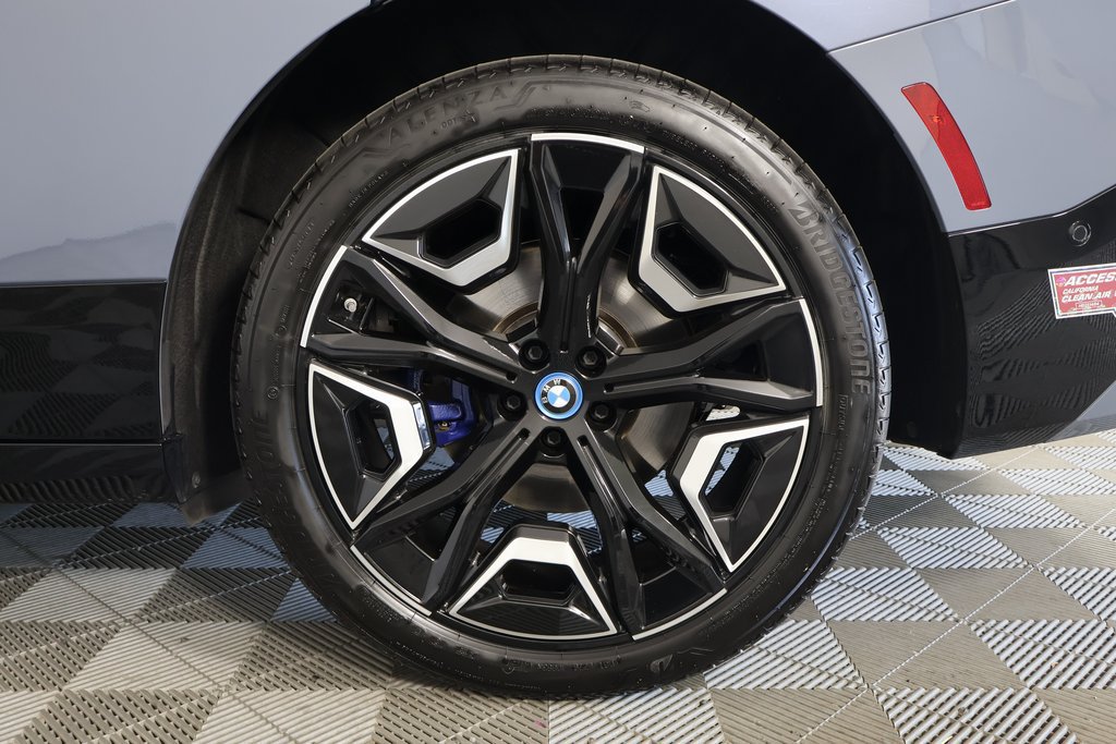 Used 2024 BMW iX xDrive50 w/ Sport Package AWD/4WD image 16