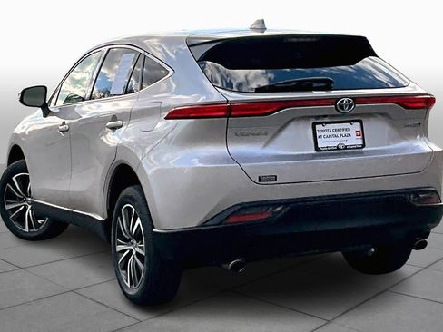 Used 2022 Toyota Venza LE image 12