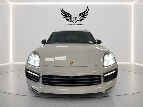 Used 2022 Porsche Cayenne Platinum Edition w/ Premium Package Plus AWD/4WD image 2