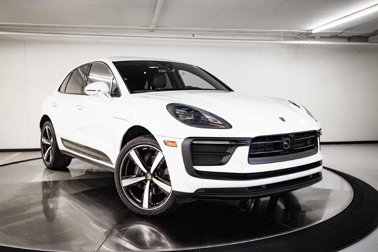 Certified 2026 Porsche Macan AWD/4WD image 9