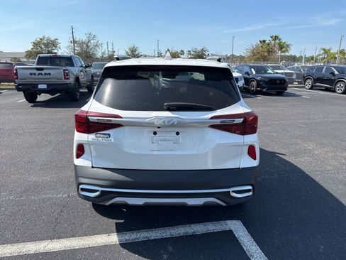 Used 2023 Kia Seltos S w/ Navigation Package image 7