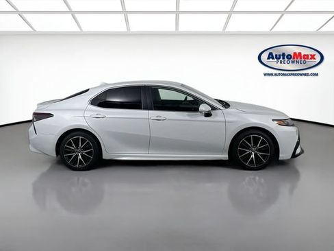 Used 2023 Toyota Camry SE w/ Convenience Package AWD/4WD image 9