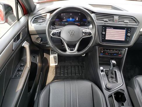 Used 2024 Volkswagen Tiguan SE R-Line AWD/4WD image 17
