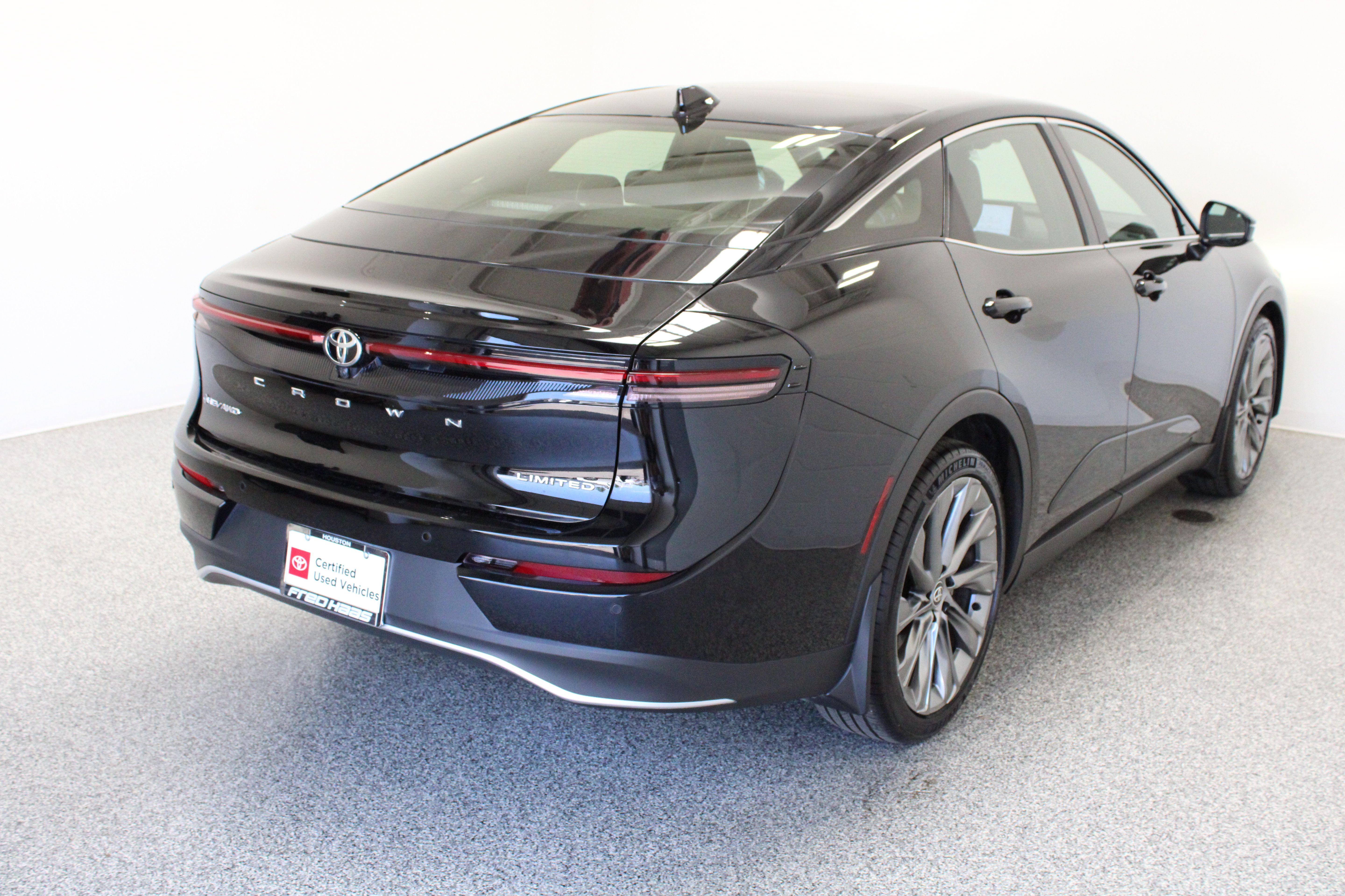 Used 2025 Toyota Crown w/ Advanced Technology Package AWD/4WD image 7