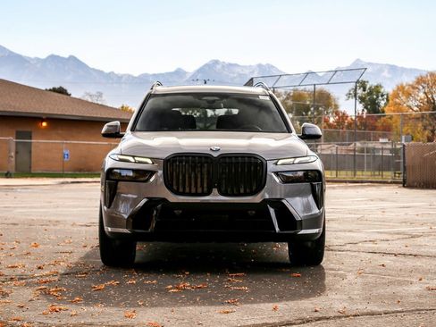 Used 2026 BMW X7 xDrive40i w/ Executive Package image 8