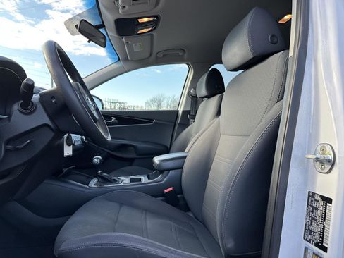 Used 2018 Kia Sorento LX image 11