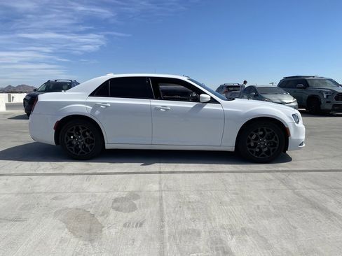 Used 2019 Chrysler 300 S image 3