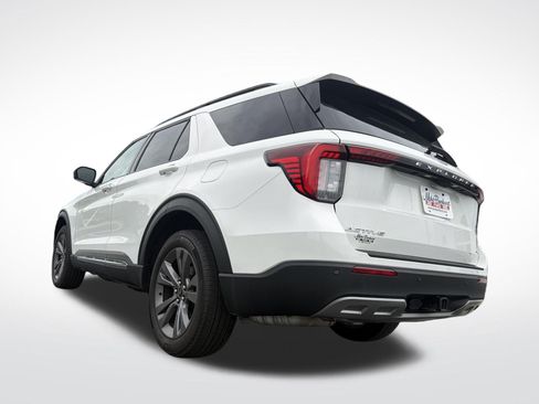 Used 2025 Ford Explorer Active w/ Active Comfort Package AWD/4WD image 5