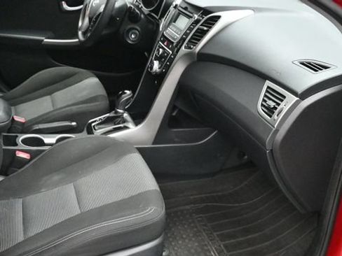 Used 2016 Hyundai Elantra GT FWD image 10