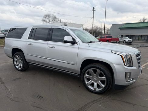 Used 2019 Cadillac Escalade ESV Premium Luxury image 12