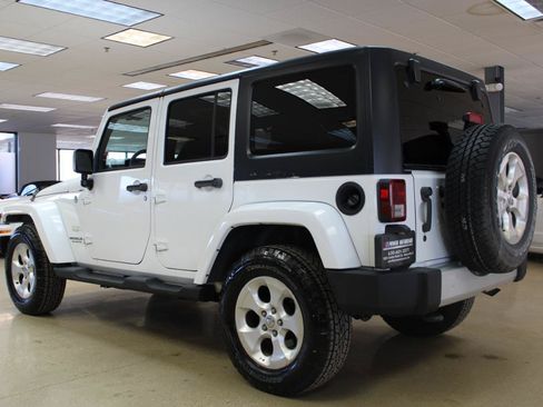 Used 2013 Jeep Wrangler Unlimited Sahara w/ Connectivity Group AWD/4WD image 18
