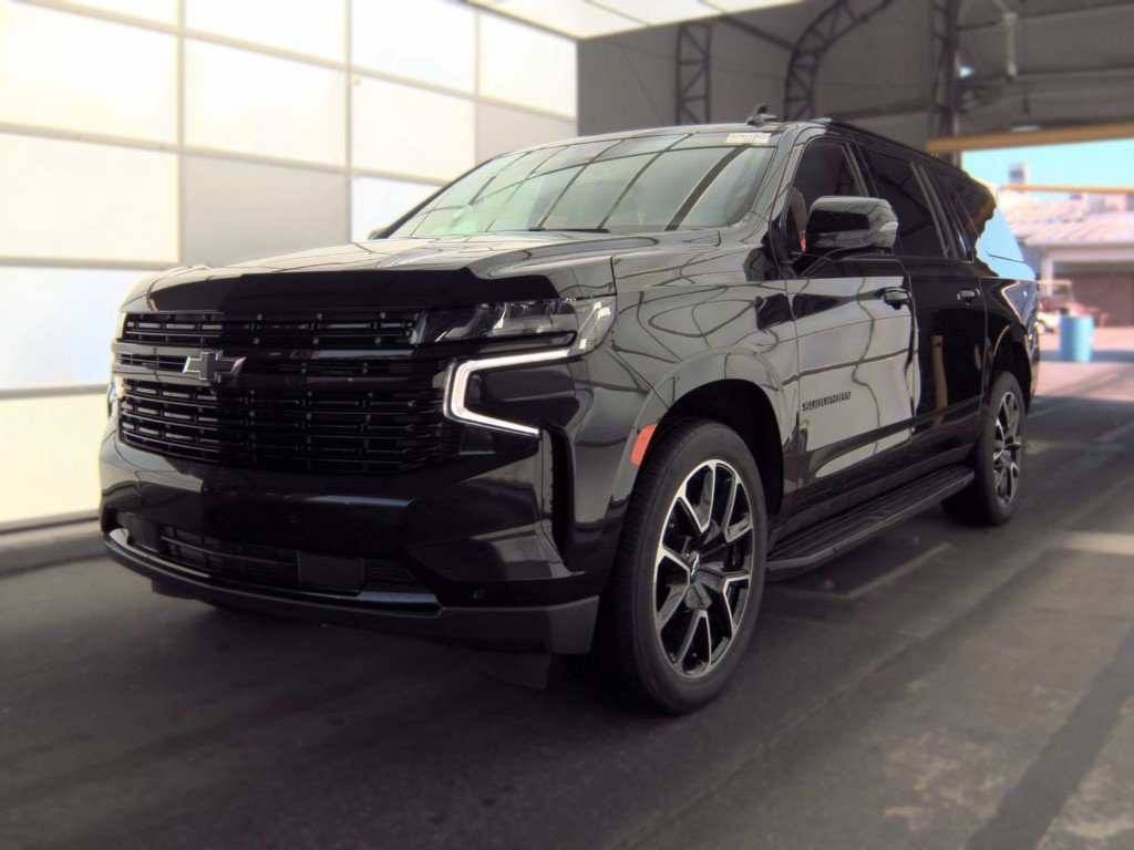 Used 2024 Chevrolet Suburban RST w/ Luxury Package RWD image 3