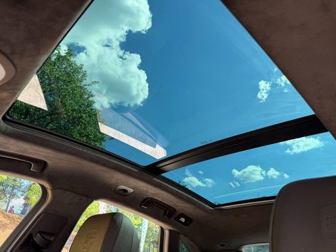 Used 2020 Porsche Macan Turbo AWD/4WD image 35