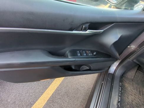 Used 2019 Toyota Camry SE FWD image 8