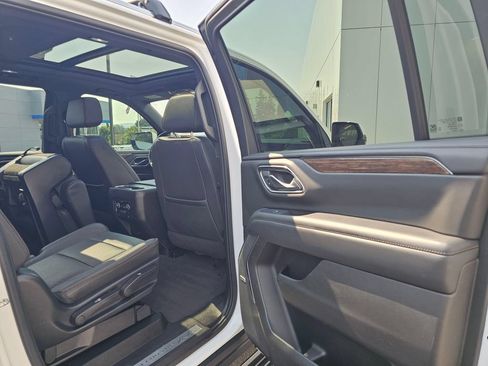 Used 2022 Chevrolet Suburban High Country w/ Premium Package 2 AWD/4WD image 17