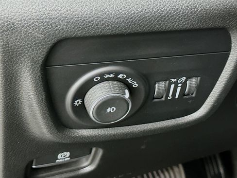 Used 2023 Jeep Grand Cherokee L Limited w/ Black Appearance Package AWD/4WD image 17