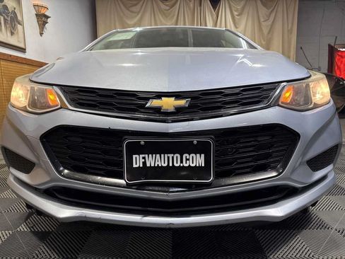 Used 2017 Chevrolet Cruze LS FWD image 3