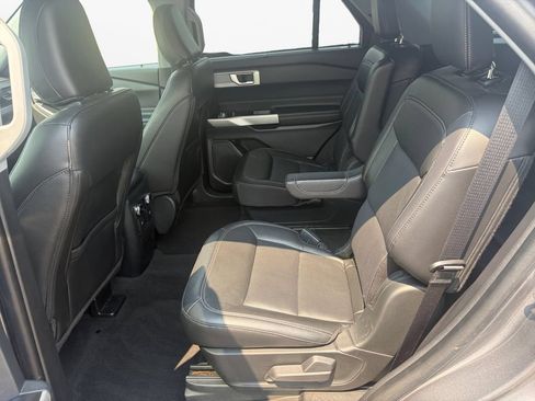 Used 2022 Ford Explorer Limited w/ Equipment Group 301A AWD/4WD image 13