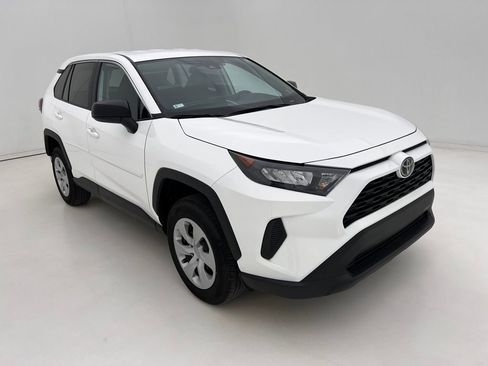 Used 2022 Toyota RAV4 LE image 2