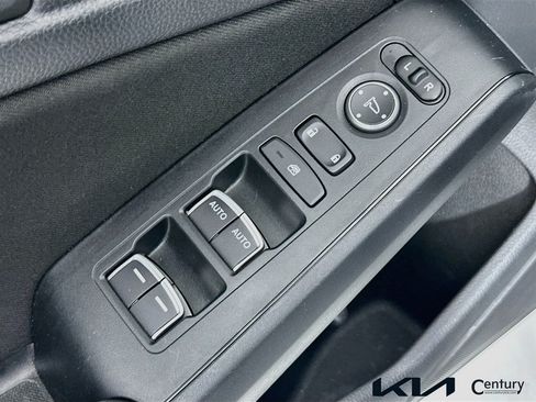 Used 2023 Honda Civic Sport image 17