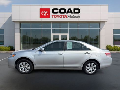 Used 2010 Toyota Camry LE FWD image 2