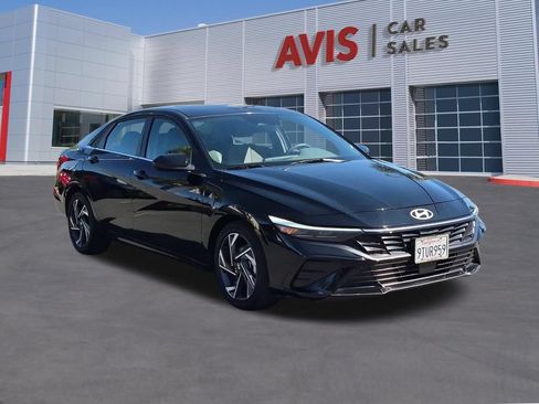 Used 2025 Hyundai Elantra SEL FWD image 3
