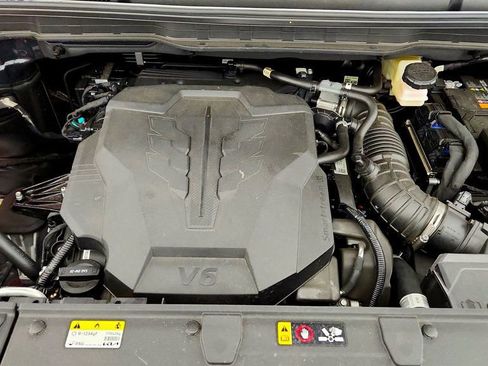 Used 2025 Kia Carnival SX w/ SX Dark Edition Package FWD image 24