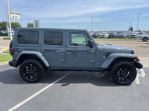 Used 2025 Jeep Wrangler Unlimited Sahara w/ Safety Group AWD/4WD image 16