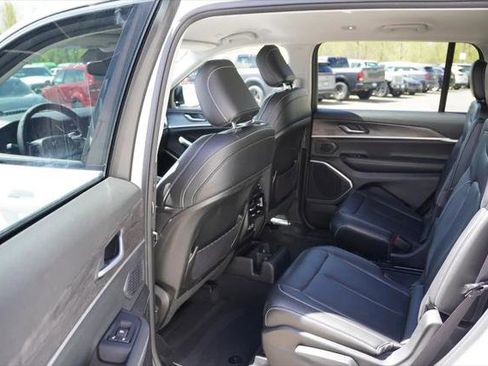 Certified 2023 Jeep Grand Cherokee L Limited AWD/4WD image 16