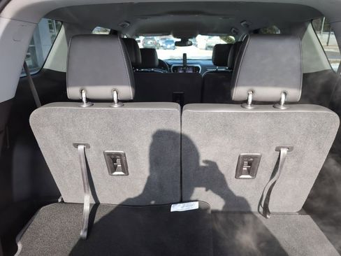 Used 2023 GMC Acadia SLT image 14