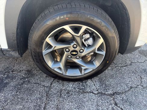 Used 2025 Chevrolet Trax LT w/ LT Convenience Package image 29