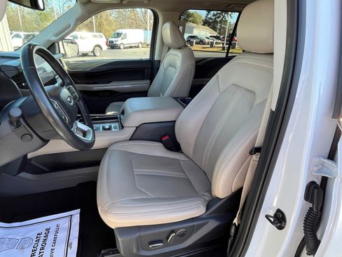 Used 2024 Ford Expedition Limited image 18