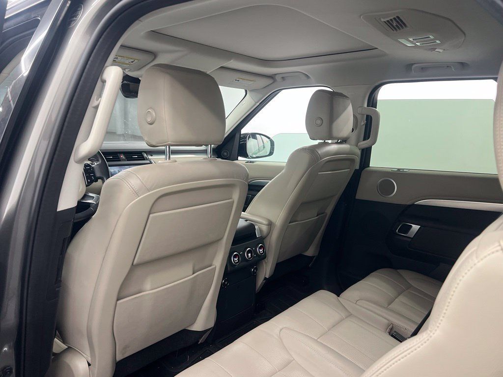 Used 2020 Land Rover Discovery Landmark AWD/4WD image 12