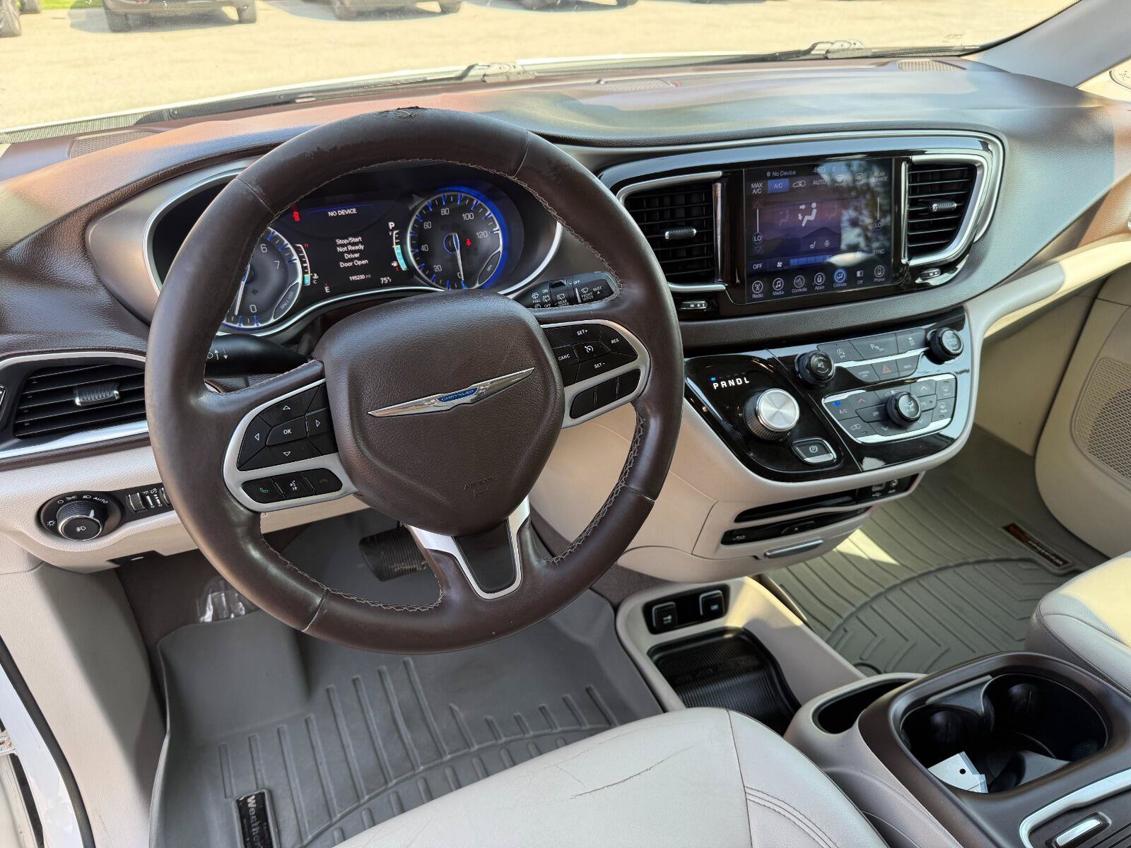 Used 2017 Chrysler Pacifica Touring-L Plus FWD image 10
