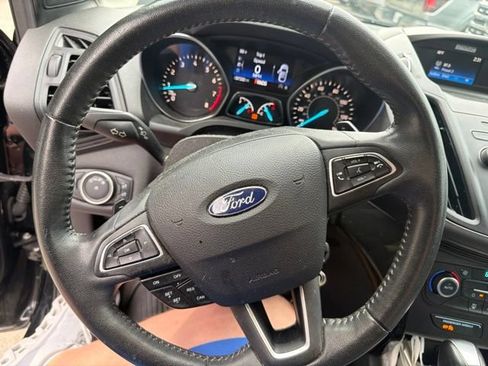 Used 2017 Ford Escape SE w/ SE Sport Appearance Package FWD image 13