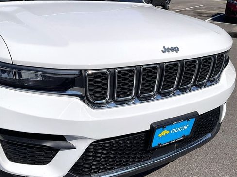 Used 2023 Jeep Grand Cherokee Laredo AWD/4WD image 30