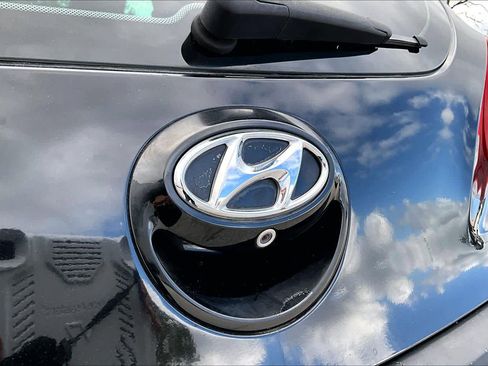 Used 2017 Hyundai Veloster Value Edition image 30