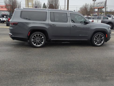 Used 2023 Jeep Wagoneer L Series III w/ Premium Group I image 7