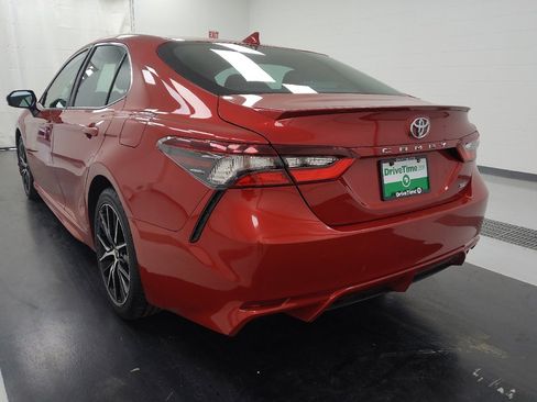 Used 2021 Toyota Camry SE image 5