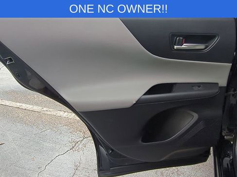 Used 2022 Toyota Venza LE image 30