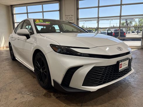 Certified 2025 Toyota Camry SE FWD image 4